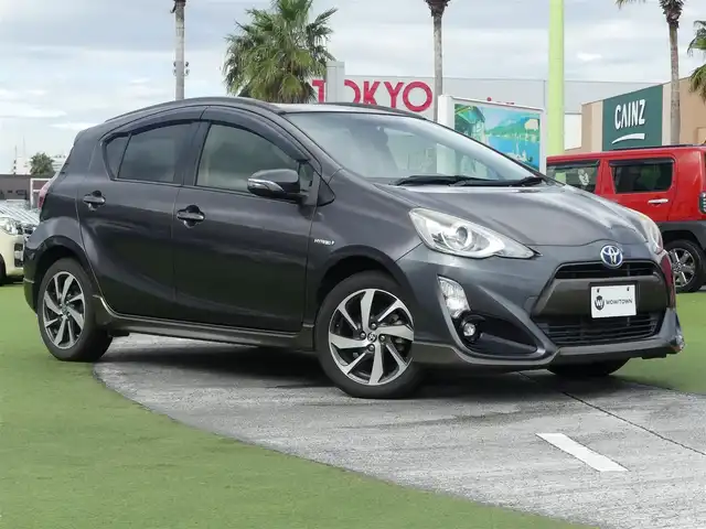 トヨタ アクア X－URBAN 千葉県 2015(平27)年 5.1万km グレーメタリック 社外SDナビ/地デジTV/【DVD/CD再生機能　Bluetooth接続】/バックカメラ/ハーフレザーシート/革巻きステアリング/ステアリングスイッチ/ETC/LEDヘッドライト/フォグライト/ウインカーミラー/エアロ/純正16インチアルミホイル/スマートキー