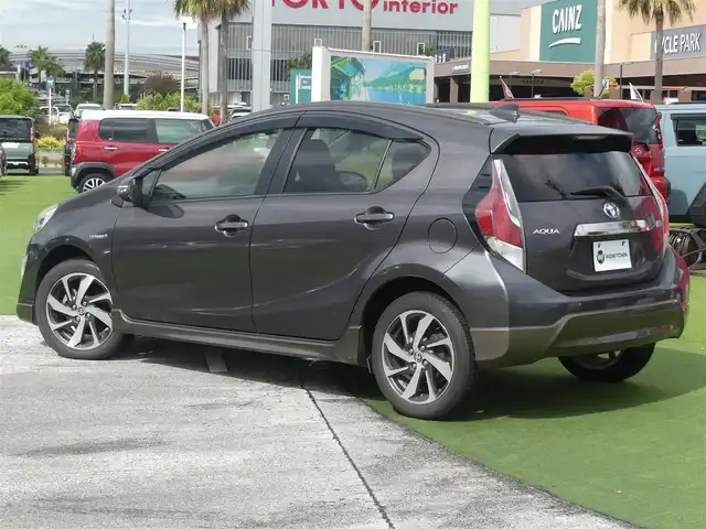 トヨタ アクア X－URBAN 千葉県 2015(平27)年 5.1万km グレーメタリック 社外SDナビ/地デジTV/【DVD/CD再生機能　Bluetooth接続】/バックカメラ/ハーフレザーシート/革巻きステアリング/ステアリングスイッチ/ETC/LEDヘッドライト/フォグライト/ウインカーミラー/エアロ/純正16インチアルミホイル/スマートキー