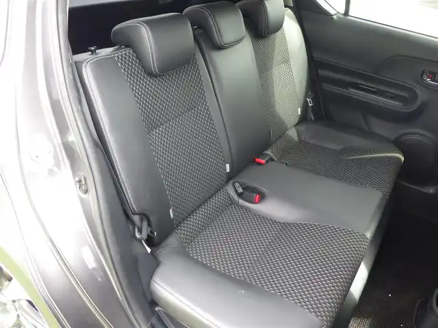 トヨタ アクア X－URBAN 千葉県 2015(平27)年 5.1万km グレーメタリック 社外SDナビ/地デジTV/【DVD/CD再生機能　Bluetooth接続】/バックカメラ/ハーフレザーシート/革巻きステアリング/ステアリングスイッチ/ETC/LEDヘッドライト/フォグライト/ウインカーミラー/エアロ/純正16インチアルミホイル/スマートキー