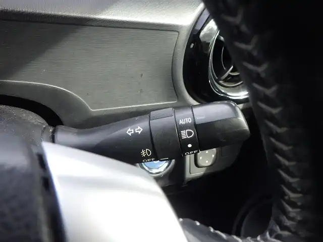 トヨタ アクア X－URBAN 千葉県 2015(平27)年 5.1万km グレーメタリック 社外SDナビ/地デジTV/【DVD/CD再生機能　Bluetooth接続】/バックカメラ/ハーフレザーシート/革巻きステアリング/ステアリングスイッチ/ETC/LEDヘッドライト/フォグライト/ウインカーミラー/エアロ/純正16インチアルミホイル/スマートキー