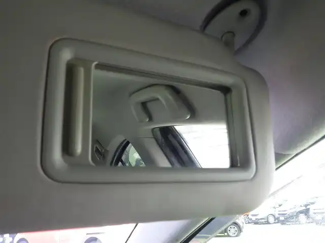 トヨタ アクア X－URBAN 千葉県 2015(平27)年 5.1万km グレーメタリック 社外SDナビ/地デジTV/【DVD/CD再生機能　Bluetooth接続】/バックカメラ/ハーフレザーシート/革巻きステアリング/ステアリングスイッチ/ETC/LEDヘッドライト/フォグライト/ウインカーミラー/エアロ/純正16インチアルミホイル/スマートキー