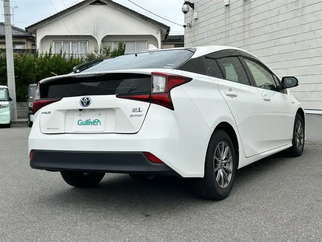 トヨタ プリウス S 山形県 2020(令2)年 9.3万km スーパーホワイトⅡ 4WD/純正SDナビ/・ワンセグ/CD/AM/FM/Bluetooth/衝突軽減ブレーキ/アダプティブクルーズコントロール/レーンキープアシスト/横滑り防止装置/盗難防止装置/バックカメラ/オートライト/オートマチックハイビーム/LEDライト/スマートキー/ダブルエアバック/純正フロアマット/社外15インチアルミホイール/取扱説明書