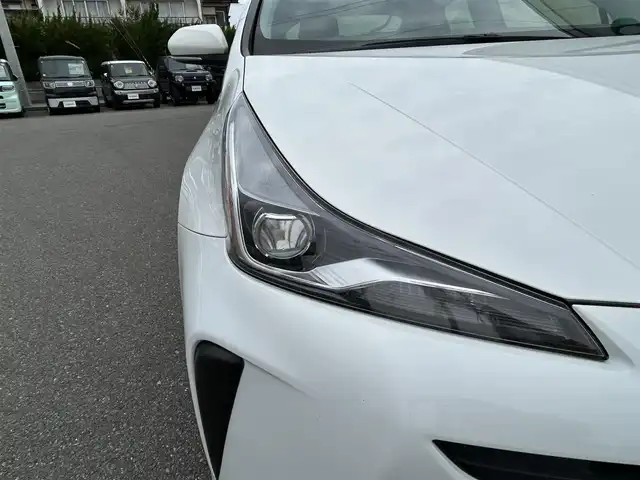 トヨタ プリウス S 山形県 2020(令2)年 9.3万km スーパーホワイトⅡ 4WD/純正SDナビ/・ワンセグ/CD/AM/FM/Bluetooth/衝突軽減ブレーキ/アダプティブクルーズコントロール/レーンキープアシスト/横滑り防止装置/盗難防止装置/バックカメラ/オートライト/オートマチックハイビーム/LEDライト/スマートキー/ダブルエアバック/純正フロアマット/社外15インチアルミホイール/取扱説明書