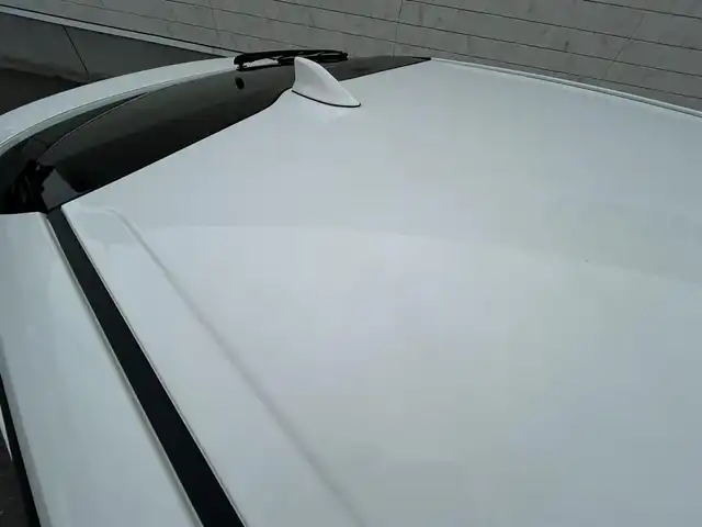 トヨタ プリウス S 山形県 2020(令2)年 9.3万km スーパーホワイトⅡ 4WD/純正SDナビ/・ワンセグ/CD/AM/FM/Bluetooth/衝突軽減ブレーキ/アダプティブクルーズコントロール/レーンキープアシスト/横滑り防止装置/盗難防止装置/バックカメラ/オートライト/オートマチックハイビーム/LEDライト/スマートキー/ダブルエアバック/純正フロアマット/社外15インチアルミホイール/取扱説明書