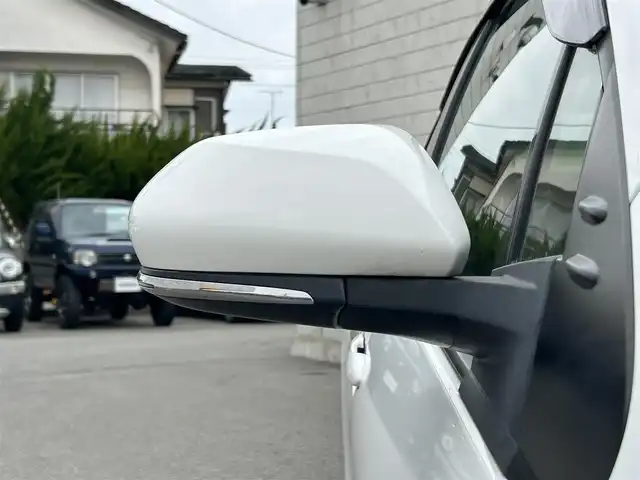 トヨタ プリウス S 山形県 2020(令2)年 9.3万km スーパーホワイトⅡ 4WD/純正SDナビ/・ワンセグ/CD/AM/FM/Bluetooth/衝突軽減ブレーキ/アダプティブクルーズコントロール/レーンキープアシスト/横滑り防止装置/盗難防止装置/バックカメラ/オートライト/オートマチックハイビーム/LEDライト/スマートキー/ダブルエアバック/純正フロアマット/社外15インチアルミホイール/取扱説明書