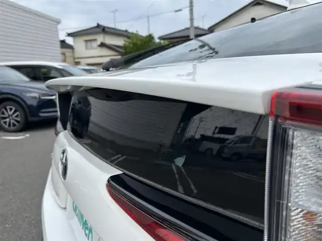 トヨタ プリウス S 山形県 2020(令2)年 9.3万km スーパーホワイトⅡ 4WD/純正SDナビ/・ワンセグ/CD/AM/FM/Bluetooth/衝突軽減ブレーキ/アダプティブクルーズコントロール/レーンキープアシスト/横滑り防止装置/盗難防止装置/バックカメラ/オートライト/オートマチックハイビーム/LEDライト/スマートキー/ダブルエアバック/純正フロアマット/社外15インチアルミホイール/取扱説明書