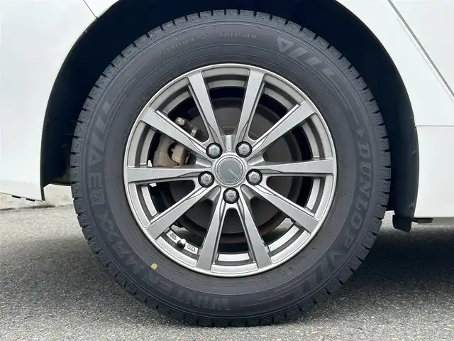 トヨタ プリウス S 山形県 2020(令2)年 9.3万km スーパーホワイトⅡ 4WD/純正SDナビ/・ワンセグ/CD/AM/FM/Bluetooth/衝突軽減ブレーキ/アダプティブクルーズコントロール/レーンキープアシスト/横滑り防止装置/盗難防止装置/バックカメラ/オートライト/オートマチックハイビーム/LEDライト/スマートキー/ダブルエアバック/純正フロアマット/社外15インチアルミホイール/取扱説明書