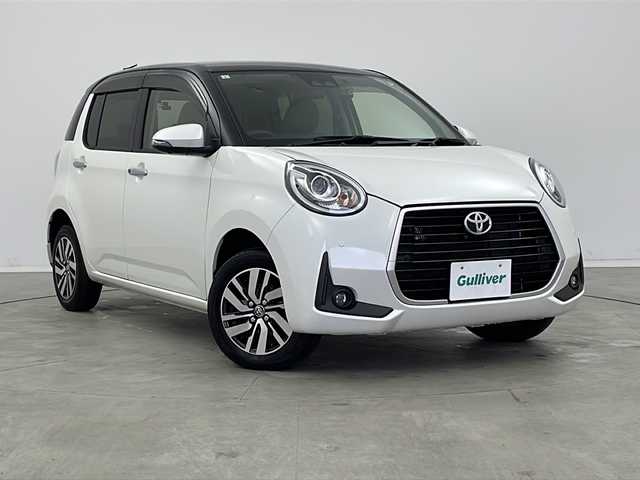 トヨタ パッソ モーダ　チャーム 新潟県 2023(令5)年 1.5万km ブラックマイカメタリック/パールホワイト2トーン 4WD/衝突軽減ブレーキ/社外ナビ/フルセグTV/バック/全方位カメラ/ビルトインETC/ドライブレコーダー/専用ハーフレザーシート/シートヒーター/LEDヘッドライト/オートライト/オートハイビーム/アイドリングストップ/コーナーセンサー/オートドアミラー/ウィンカーミラー/純正フロアマット/ドアバイザー