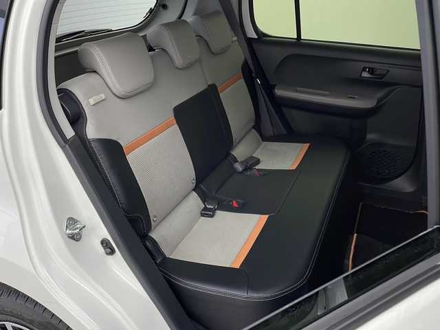 トヨタ パッソ モーダ　チャーム 新潟県 2023(令5)年 1.5万km ブラックマイカメタリック/パールホワイト2トーン 4WD/衝突軽減ブレーキ/社外ナビ/フルセグTV/バック/全方位カメラ/ビルトインETC/ドライブレコーダー/専用ハーフレザーシート/シートヒーター/LEDヘッドライト/オートライト/オートハイビーム/アイドリングストップ/コーナーセンサー/オートドアミラー/ウィンカーミラー/純正フロアマット/ドアバイザー