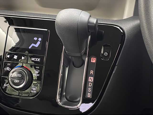 トヨタ パッソ モーダ　チャーム 新潟県 2023(令5)年 1.5万km ブラックマイカメタリック/パールホワイト2トーン 4WD/衝突軽減ブレーキ/社外ナビ/フルセグTV/バック/全方位カメラ/ビルトインETC/ドライブレコーダー/専用ハーフレザーシート/シートヒーター/LEDヘッドライト/オートライト/オートハイビーム/アイドリングストップ/コーナーセンサー/オートドアミラー/ウィンカーミラー/純正フロアマット/ドアバイザー
