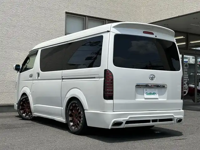 トヨタ ハイエース GL 大阪府 2017(平29)年 6.4万km ホワイトパールクリスタルシャイン 社外7.7インチナビ/（フルセグ／ＢＴ／ＣＤ／ＤＶＤ）/フリップダウンモニター/フルエアロ/ベッドキット/バックモニター/片側パワースライド/LEDヘッドライト/社外17インチAW/（LOXARNY BATTLESHIP)/レザー調シートカバー/ETC