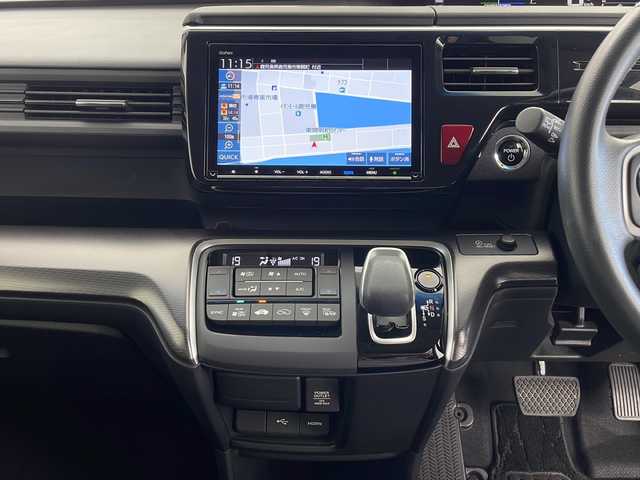 ホンダ ステップワゴン スパーダ eHEV G ホンダS 鹿児島県 2021(令3)年 2.7万km プラチナホワイトパール 禁煙/ワンオーナー /純正9インチメモリナビ フルセグ/（CD/DVD/SD/MSV/BT/AppleCarPlay）/純正フリップダウンモニター/バックカメラ /わくわくゲート/前後ドライブレコーダー /純正16AW/ビルトインETC2.0 /ECON /EVモード/両側パワースライドドア /電格ミラー/LEDオートライト /フォグランプ/革巻きステアリング /ステアリングスイッチ/ホンダセンシング /CMBS/アダプティブクルーズコントロール/コーナーセンサー/先行車発進お知らせ /路外逸脱抑制 /標識認識/レーンキープアシスト /純正マット /ドアバイザー/スマートキー /プッシュスタート/保証書 /取扱説明書 /ナビ取説 /記録簿 /スペアキー