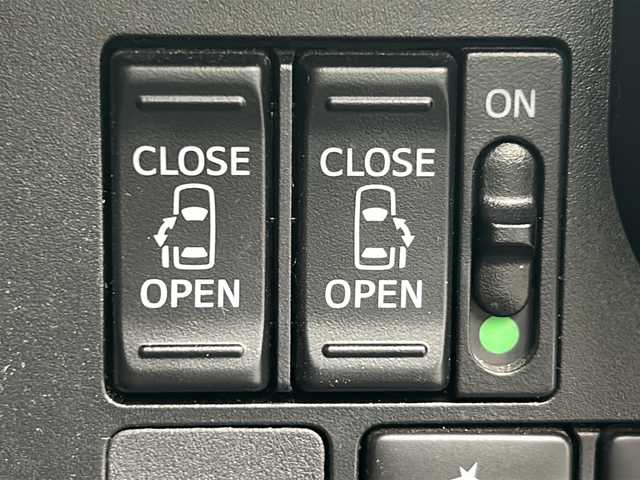 トヨタ ルーミー カスタムG S 京都府 2017(平29)年 13.3万km ブラックマイカメタリック 社外9インチナビ/フルセグ/Bluetooth/衝突軽減装置/両側電動スライドドア/クルーズコントロール/禁煙車/クリアランスソナー/バックカメラ/ETC/LEDヘッドライト/スマートキー/ドライブレコーダー/純正アルミ/電動格納ミラー/プッシュスタート/アイドリングストップ