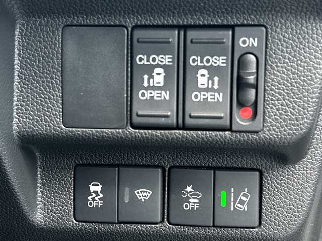 ホンダ フリード ハイブリット G ホンダセンシング 長野県 2021(令3)年 4.8万km プラチナホワイトパール ・社外メーカーオプションナビ/(Bluetooth/CD/DVD/フルセグTV/HDMI)/・バックカメラ/・USB入力端子/・前後ドライブレコーダー/・両側パワースライドドア/・純正フロアマット/・社外モデューロエアロ(フロント/サイド/リア)/・社外17インチアルミホイール/・コーナーセンサー/・レーンキープアシスト/・クルーズコントロール/・LEDヘッドライト/・社外キャリパー/・社外サブウーハー(TS-WX130DA)