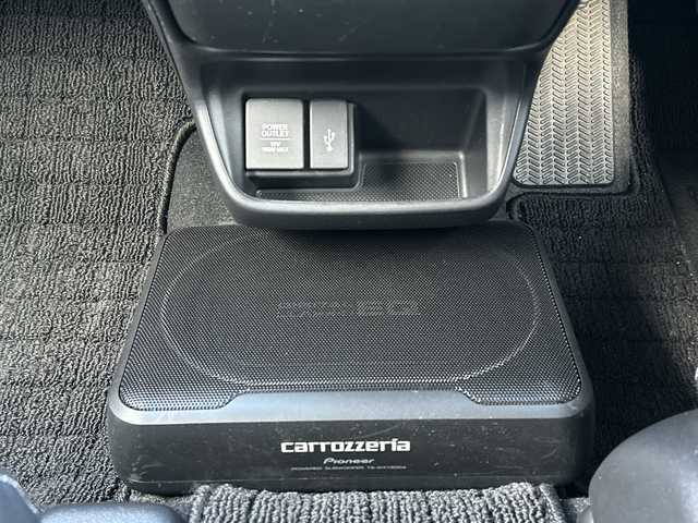 ホンダ フリード ハイブリット G ホンダセンシング 長野県 2021(令3)年 4.8万km プラチナホワイトパール ・社外メーカーオプションナビ/(Bluetooth/CD/DVD/フルセグTV/HDMI)/・バックカメラ/・USB入力端子/・前後ドライブレコーダー/・両側パワースライドドア/・純正フロアマット/・社外モデューロエアロ(フロント/サイド/リア)/・社外17インチアルミホイール/・コーナーセンサー/・レーンキープアシスト/・クルーズコントロール/・LEDヘッドライト/・社外キャリパー/・社外サブウーハー(TS-WX130DA)