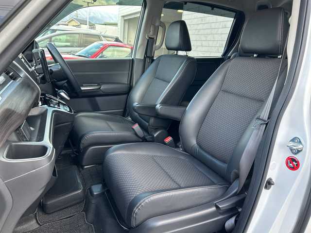 ホンダ フリード ハイブリット G ホンダセンシング 長野県 2021(令3)年 4.8万km プラチナホワイトパール ・社外メーカーオプションナビ/(Bluetooth/CD/DVD/フルセグTV/HDMI)/・バックカメラ/・USB入力端子/・前後ドライブレコーダー/・両側パワースライドドア/・純正フロアマット/・社外モデューロエアロ(フロント/サイド/リア)/・社外17インチアルミホイール/・コーナーセンサー/・レーンキープアシスト/・クルーズコントロール/・LEDヘッドライト/・社外キャリパー/・社外サブウーハー(TS-WX130DA)