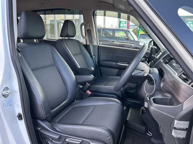 ホンダ フリード ハイブリット G ホンダセンシング 長野県 2021(令3)年 4.8万km プラチナホワイトパール ・社外メーカーオプションナビ/(Bluetooth/CD/DVD/フルセグTV/HDMI)/・バックカメラ/・USB入力端子/・前後ドライブレコーダー/・両側パワースライドドア/・純正フロアマット/・社外モデューロエアロ(フロント/サイド/リア)/・社外17インチアルミホイール/・コーナーセンサー/・レーンキープアシスト/・クルーズコントロール/・LEDヘッドライト/・社外キャリパー/・社外サブウーハー(TS-WX130DA)