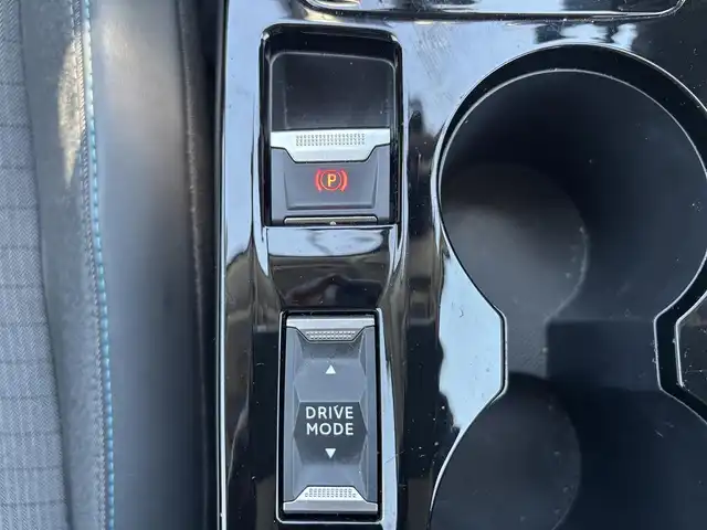 プジョー ２０８ アリュール 愛知県 2021(令3)年 6.3万km パール 純正ディスプレイオーディオ/　(BT/USB/iPod/AppleCarPlay/AndroidAuto)/バックカメラ/ETC/前後ドライブレコーダー/衝突軽減ブレーキ/レーンアシスト/クリアランスソナー/置くだけ充電/ハーフレザーシート/電動パーキングブレーキ/パドルシフト/プッシュスタート/純正フロアマット/スマートキー×2