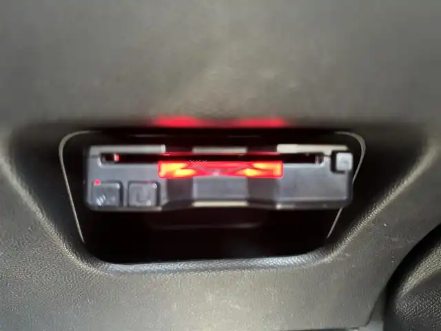 プジョー ２０８ アリュール 愛知県 2021(令3)年 6.3万km パール 純正ディスプレイオーディオ/　(BT/USB/iPod/AppleCarPlay/AndroidAuto)/バックカメラ/ETC/前後ドライブレコーダー/衝突軽減ブレーキ/レーンアシスト/クリアランスソナー/置くだけ充電/ハーフレザーシート/電動パーキングブレーキ/パドルシフト/プッシュスタート/純正フロアマット/スマートキー×2