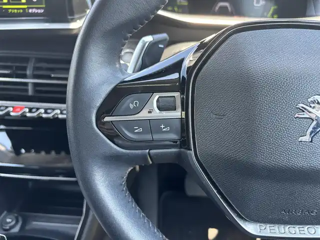 プジョー ２０８ アリュール 愛知県 2021(令3)年 6.3万km パール 純正ディスプレイオーディオ/　(BT/USB/iPod/AppleCarPlay/AndroidAuto)/バックカメラ/ETC/前後ドライブレコーダー/衝突軽減ブレーキ/レーンアシスト/クリアランスソナー/置くだけ充電/ハーフレザーシート/電動パーキングブレーキ/パドルシフト/プッシュスタート/純正フロアマット/スマートキー×2