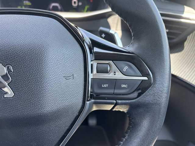プジョー ２０８ アリュール 愛知県 2021(令3)年 6.3万km パール 純正ディスプレイオーディオ/　(BT/USB/iPod/AppleCarPlay/AndroidAuto)/バックカメラ/ETC/前後ドライブレコーダー/衝突軽減ブレーキ/レーンアシスト/クリアランスソナー/置くだけ充電/ハーフレザーシート/電動パーキングブレーキ/パドルシフト/プッシュスタート/純正フロアマット/スマートキー×2