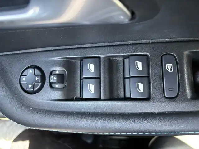 プジョー ２０８ アリュール 愛知県 2021(令3)年 6.3万km パール 純正ディスプレイオーディオ/　(BT/USB/iPod/AppleCarPlay/AndroidAuto)/バックカメラ/ETC/前後ドライブレコーダー/衝突軽減ブレーキ/レーンアシスト/クリアランスソナー/置くだけ充電/ハーフレザーシート/電動パーキングブレーキ/パドルシフト/プッシュスタート/純正フロアマット/スマートキー×2