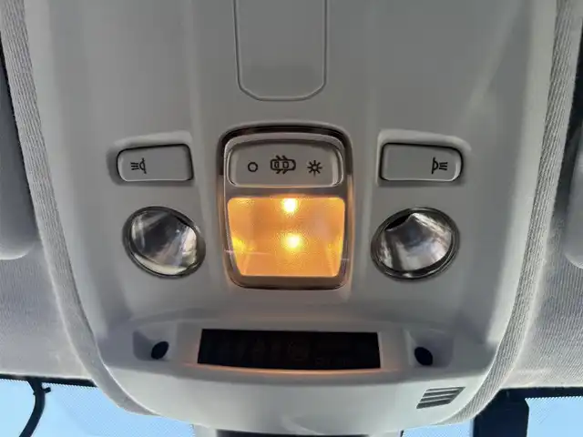 プジョー ２０８ アリュール 愛知県 2021(令3)年 6.3万km パール 純正ディスプレイオーディオ/　(BT/USB/iPod/AppleCarPlay/AndroidAuto)/バックカメラ/ETC/前後ドライブレコーダー/衝突軽減ブレーキ/レーンアシスト/クリアランスソナー/置くだけ充電/ハーフレザーシート/電動パーキングブレーキ/パドルシフト/プッシュスタート/純正フロアマット/スマートキー×2