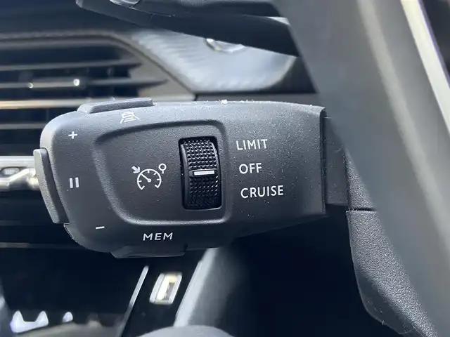 プジョー ２０８ アリュール 栃木県 2021(令3)年 6.3万km パール ACC/レーンキープ/AppleCarPlay/バックカメラ/純正ディスプレイオーディオ/ハーフレザー/置くだけ充電/ETC/LED/純正16インチAW/社外ドラレコ前後