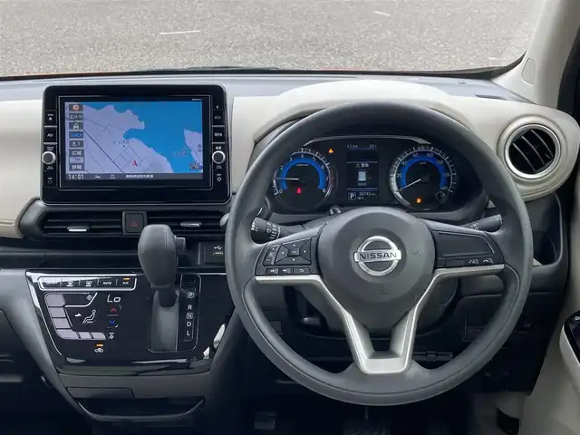 日産 デイズ X 島根県 2020(令2)年 3.7万km プレミアムサンシャインオレンジ ディーラーOPナビ(CD/DVD/BT/フルセグ)/エマージェンシーブレーキ/車線逸脱警報/全方位カメラ/アイドリングストップ/ステアリングリモコン/前後ドラインブレコーダー/オートライト/純正ドアバイザー/純正フロアマット