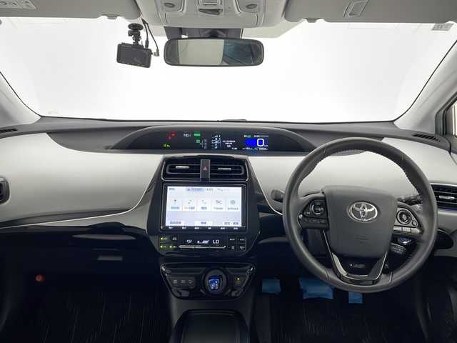 トヨタ プリウス S ツーリングセレクション 長野県 2020(令2)年 6.9万km ホワイトパールクリスタルシャイン 4WD/純正SDナビ&フルセグTV&CD&DVD&USB&BT/トヨタセーフティセンス/アダプティブクルーズコントロール/レーンディパーチャーアラート/プリクラッシュセーフティ/パーキングサポートブレーキ/ヘッドアップディスプレイ/クリアランスソナー/ふらつき警報/寒冷地仕様/フロントワイパーデアイサー/リアフォグランプ/合皮シート/前席シートヒーター/ステアリングスイッチ/バックカメラ/ビルトインETC/LEDヘッドライト/オートライト/フロントフォグランプ/電動格納ミラー/ウィンカーミラー/純正17インチAW装着/純正フロアマット/プッシュスタート/スマートキー