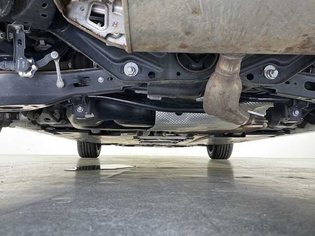トヨタ プリウス S ツーリングセレクション 長野県 2020(令2)年 6.9万km ホワイトパールクリスタルシャイン 4WD/純正SDナビ&フルセグTV&CD&DVD&USB&BT/トヨタセーフティセンス/アダプティブクルーズコントロール/レーンディパーチャーアラート/プリクラッシュセーフティ/パーキングサポートブレーキ/ヘッドアップディスプレイ/クリアランスソナー/ふらつき警報/寒冷地仕様/フロントワイパーデアイサー/リアフォグランプ/合皮シート/前席シートヒーター/ステアリングスイッチ/バックカメラ/ビルトインETC/LEDヘッドライト/オートライト/フロントフォグランプ/電動格納ミラー/ウィンカーミラー/純正17インチAW装着/純正フロアマット/プッシュスタート/スマートキー