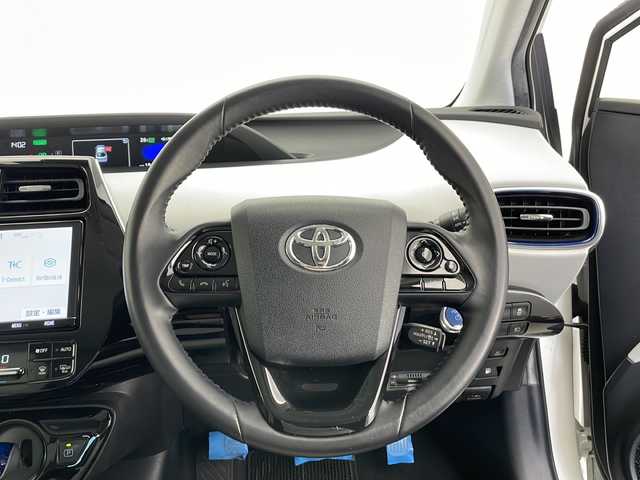 トヨタ プリウス S ツーリングセレクション 長野県 2020(令2)年 6.9万km ホワイトパールクリスタルシャイン 4WD/純正SDナビ&フルセグTV&CD&DVD&USB&BT/トヨタセーフティセンス/アダプティブクルーズコントロール/レーンディパーチャーアラート/プリクラッシュセーフティ/パーキングサポートブレーキ/ヘッドアップディスプレイ/クリアランスソナー/ふらつき警報/寒冷地仕様/フロントワイパーデアイサー/リアフォグランプ/合皮シート/前席シートヒーター/ステアリングスイッチ/バックカメラ/ビルトインETC/LEDヘッドライト/オートライト/フロントフォグランプ/電動格納ミラー/ウィンカーミラー/純正17インチAW装着/純正フロアマット/プッシュスタート/スマートキー