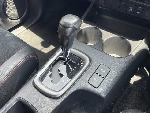 トヨタ ハイラックス Z GRスポーツ 福岡県 2022(令4)年 4.4万km スーパーホワイトⅡ ワンオーナー/純正ナビ（Bluetooth）/アラウンドビューモニター/クリアランスソナー/レーダークルーズコントロール/パドルシフト/ドライブレコーダー/４WD/パワーシート/MTモード付AT/センターデフロック/ダウンヒルアシストコントロール/アイドリングストップ/USB入力端子/スペアキー/純正フロアマット/パワーウィンドウ/純正アルミホイール/エアバッグ（運転席・助手席・サイド）/衝突被害軽減システム/横滑り防止装置/盗難防止装置/レーンキープアシスト/盗難防止装置/オートライト/ABS/保証書/取扱説明書/スマートキー