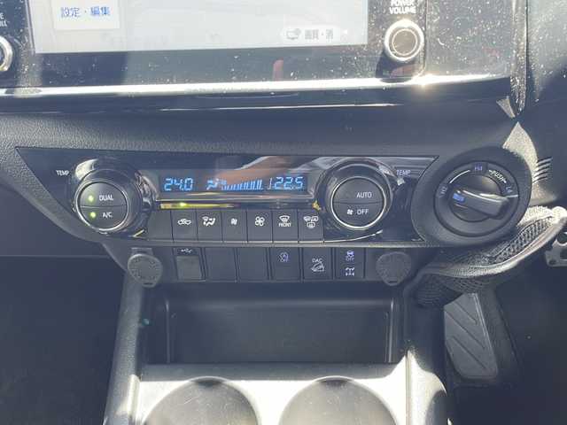 トヨタ ハイラックス Z GRスポーツ 福岡県 2022(令4)年 4.4万km スーパーホワイトⅡ ワンオーナー/純正ナビ（Bluetooth）/アラウンドビューモニター/クリアランスソナー/レーダークルーズコントロール/パドルシフト/ドライブレコーダー/４WD/パワーシート/MTモード付AT/センターデフロック/ダウンヒルアシストコントロール/アイドリングストップ/USB入力端子/スペアキー/純正フロアマット/パワーウィンドウ/純正アルミホイール/エアバッグ（運転席・助手席・サイド）/衝突被害軽減システム/横滑り防止装置/盗難防止装置/レーンキープアシスト/盗難防止装置/オートライト/ABS/保証書/取扱説明書/スマートキー