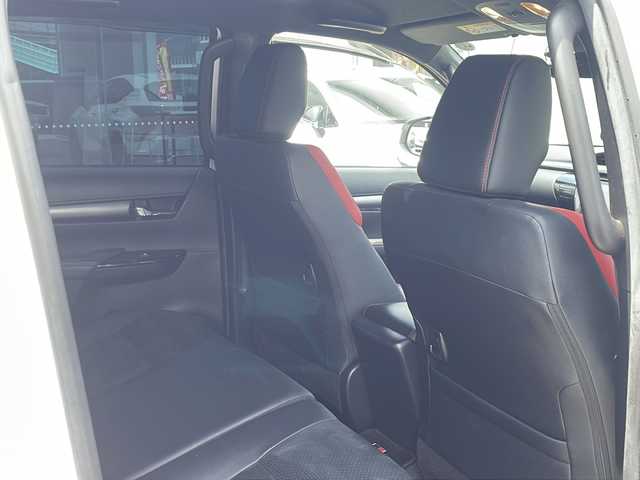 トヨタ ハイラックス Z GRスポーツ 福岡県 2022(令4)年 4.4万km スーパーホワイトⅡ ワンオーナー/純正ナビ（Bluetooth）/アラウンドビューモニター/クリアランスソナー/レーダークルーズコントロール/パドルシフト/ドライブレコーダー/４WD/パワーシート/MTモード付AT/センターデフロック/ダウンヒルアシストコントロール/アイドリングストップ/USB入力端子/スペアキー/純正フロアマット/パワーウィンドウ/純正アルミホイール/エアバッグ（運転席・助手席・サイド）/衝突被害軽減システム/横滑り防止装置/盗難防止装置/レーンキープアシスト/盗難防止装置/オートライト/ABS/保証書/取扱説明書/スマートキー