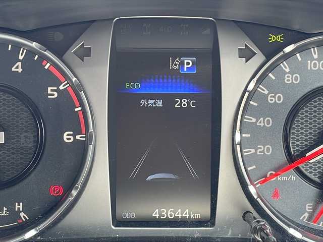 トヨタ ハイラックス Z GRスポーツ 福岡県 2022(令4)年 4.4万km スーパーホワイトⅡ ワンオーナー/純正ナビ（Bluetooth）/アラウンドビューモニター/クリアランスソナー/レーダークルーズコントロール/パドルシフト/ドライブレコーダー/４WD/パワーシート/MTモード付AT/センターデフロック/ダウンヒルアシストコントロール/アイドリングストップ/USB入力端子/スペアキー/純正フロアマット/パワーウィンドウ/純正アルミホイール/エアバッグ（運転席・助手席・サイド）/衝突被害軽減システム/横滑り防止装置/盗難防止装置/レーンキープアシスト/盗難防止装置/オートライト/ABS/保証書/取扱説明書/スマートキー