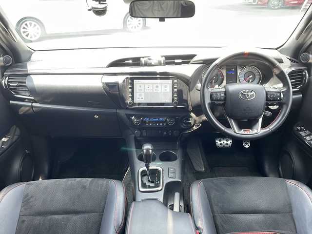 トヨタ ハイラックス Z GRスポーツ 福岡県 2022(令4)年 4.4万km スーパーホワイトⅡ ワンオーナー/純正ナビ（Bluetooth）/アラウンドビューモニター/クリアランスソナー/レーダークルーズコントロール/パドルシフト/ドライブレコーダー/４WD/パワーシート/MTモード付AT/センターデフロック/ダウンヒルアシストコントロール/アイドリングストップ/USB入力端子/スペアキー/純正フロアマット/パワーウィンドウ/純正アルミホイール/エアバッグ（運転席・助手席・サイド）/衝突被害軽減システム/横滑り防止装置/盗難防止装置/レーンキープアシスト/盗難防止装置/オートライト/ABS/保証書/取扱説明書/スマートキー