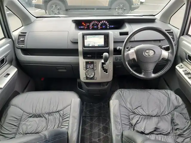 トヨタ ヴォクシー ZS 煌Ⅱ 東京都 2009(平21)年 10.7万km シルバーM 純正ナビ/CD/DVD/TV/Bluetooth/バックカメラ/ビルトインETC/フロントドライブレコーダー/両側パワースライドドア/リヤエアコン/オートライト/スマートキー