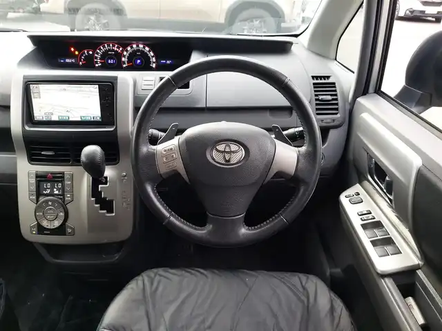 トヨタ ヴォクシー ZS 煌Ⅱ 東京都 2009(平21)年 10.7万km シルバーM 純正ナビ/CD/DVD/TV/Bluetooth/バックカメラ/ビルトインETC/フロントドライブレコーダー/両側パワースライドドア/リヤエアコン/オートライト/スマートキー