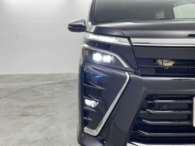 トヨタ ヴォクシー ZS 煌Ⅱ 群馬県 2019(平31)年 5.3万km ブラック 雹害車　アルパイン１１型ナビ　アルパイン１０．１型後席モニター　バックカメラ　ドラレコ　ＥＴＣ　クルーズコントロール　両側電動スライドドア　衝突被害軽減ブレーキ　ＬＥＤライト　オートハイビーム　禁煙車