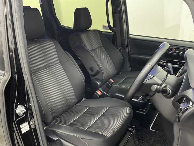 トヨタ ヴォクシー ZS 煌Ⅱ 群馬県 2019(平31)年 5.3万km ブラック 雹害車　アルパイン１１型ナビ　アルパイン１０．１型後席モニター　バックカメラ　ドラレコ　ＥＴＣ　クルーズコントロール　両側電動スライドドア　衝突被害軽減ブレーキ　ＬＥＤライト　オートハイビーム　禁煙車