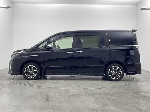 トヨタ ヴォクシー ZS 煌Ⅱ 群馬県 2019(平31)年 5.3万km ブラック 雹害車　アルパイン１１型ナビ　アルパイン１０．１型後席モニター　バックカメラ　ドラレコ　ＥＴＣ　クルーズコントロール　両側電動スライドドア　衝突被害軽減ブレーキ　ＬＥＤライト　オートハイビーム　禁煙車