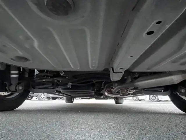 トヨタ ヴォクシー ハイブリッド ZS 静岡県 2021(令3)年 4.3万km ブラッキッシュアゲハガラスフレーク エンジンスタートボタン/パワーステアリング/パワーウィンドウ/アイドリングストップ/Ｗオートエアコン/スマートキー/スペアキー1本/クルーズコントロール/純正12.1インチ後席モニター/USB入力端子/ETC/バックカメラ/純正10インチナビ（CD/DVD/BT/フルセグ）/三列シート/ウォークスルー/ドライブレコーダー前後/純正フロアマット/両側パワースライドドア/布シート/前席シートヒーター/アルミホイール/ABS/横滑り防止装置/コーナーセンサー前後/レーンキープアシスト/オートライト/オートマチックハイビーム/LEDヘッドライト/Wエアバッグ/衝突軽減システム/HDMI