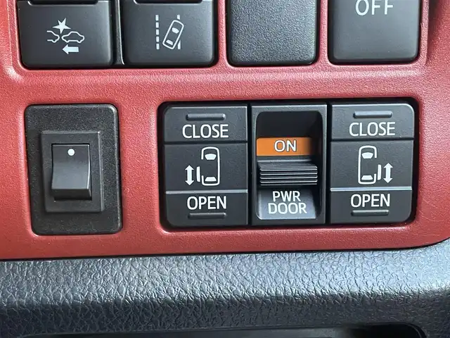 トヨタ ヴォクシー ハイブリッド ZS 静岡県 2021(令3)年 4.3万km ブラッキッシュアゲハガラスフレーク エンジンスタートボタン/パワーステアリング/パワーウィンドウ/アイドリングストップ/Ｗオートエアコン/スマートキー/スペアキー1本/クルーズコントロール/純正12.1インチ後席モニター/USB入力端子/ETC/バックカメラ/純正10インチナビ（CD/DVD/BT/フルセグ）/三列シート/ウォークスルー/ドライブレコーダー前後/純正フロアマット/両側パワースライドドア/布シート/前席シートヒーター/アルミホイール/ABS/横滑り防止装置/コーナーセンサー前後/レーンキープアシスト/オートライト/オートマチックハイビーム/LEDヘッドライト/Wエアバッグ/衝突軽減システム/HDMI