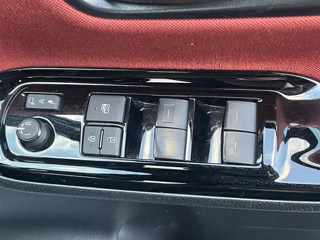 トヨタ ヴォクシー ハイブリッド ZS 静岡県 2021(令3)年 4.3万km ブラッキッシュアゲハガラスフレーク エンジンスタートボタン/パワーステアリング/パワーウィンドウ/アイドリングストップ/Ｗオートエアコン/スマートキー/スペアキー1本/クルーズコントロール/純正12.1インチ後席モニター/USB入力端子/ETC/バックカメラ/純正10インチナビ（CD/DVD/BT/フルセグ）/三列シート/ウォークスルー/ドライブレコーダー前後/純正フロアマット/両側パワースライドドア/布シート/前席シートヒーター/アルミホイール/ABS/横滑り防止装置/コーナーセンサー前後/レーンキープアシスト/オートライト/オートマチックハイビーム/LEDヘッドライト/Wエアバッグ/衝突軽減システム/HDMI