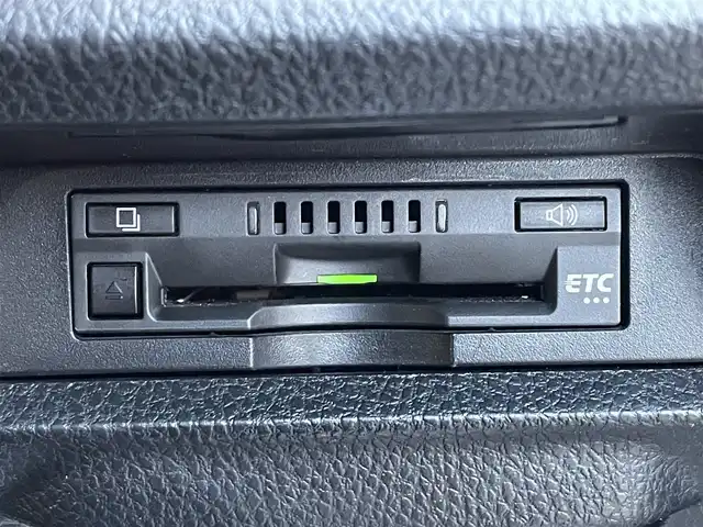 トヨタ ヴォクシー ハイブリッド ZS 静岡県 2021(令3)年 4.3万km ブラッキッシュアゲハガラスフレーク エンジンスタートボタン/パワーステアリング/パワーウィンドウ/アイドリングストップ/Ｗオートエアコン/スマートキー/スペアキー1本/クルーズコントロール/純正12.1インチ後席モニター/USB入力端子/ETC/バックカメラ/純正10インチナビ（CD/DVD/BT/フルセグ）/三列シート/ウォークスルー/ドライブレコーダー前後/純正フロアマット/両側パワースライドドア/布シート/前席シートヒーター/アルミホイール/ABS/横滑り防止装置/コーナーセンサー前後/レーンキープアシスト/オートライト/オートマチックハイビーム/LEDヘッドライト/Wエアバッグ/衝突軽減システム/HDMI