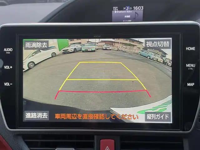 トヨタ ヴォクシー ハイブリッド ZS 静岡県 2021(令3)年 4.3万km ブラッキッシュアゲハガラスフレーク エンジンスタートボタン/パワーステアリング/パワーウィンドウ/アイドリングストップ/Ｗオートエアコン/スマートキー/スペアキー1本/クルーズコントロール/純正12.1インチ後席モニター/USB入力端子/ETC/バックカメラ/純正10インチナビ（CD/DVD/BT/フルセグ）/三列シート/ウォークスルー/ドライブレコーダー前後/純正フロアマット/両側パワースライドドア/布シート/前席シートヒーター/アルミホイール/ABS/横滑り防止装置/コーナーセンサー前後/レーンキープアシスト/オートライト/オートマチックハイビーム/LEDヘッドライト/Wエアバッグ/衝突軽減システム/HDMI