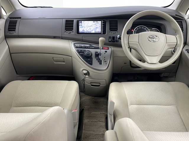 トヨタ アイシス L 道央・札幌 2015(平27)年 2.3万km ブラック ・４WD/・純正ナビ/（CD/DVD/BT/フルセグTV/SD）/・バックカメラ/・片側パワースライドドア/・横滑り防止/・社外ドラレコ/・スマートキー/・プッシュスタート/・スペアキー/・保証書/・取扱説明書