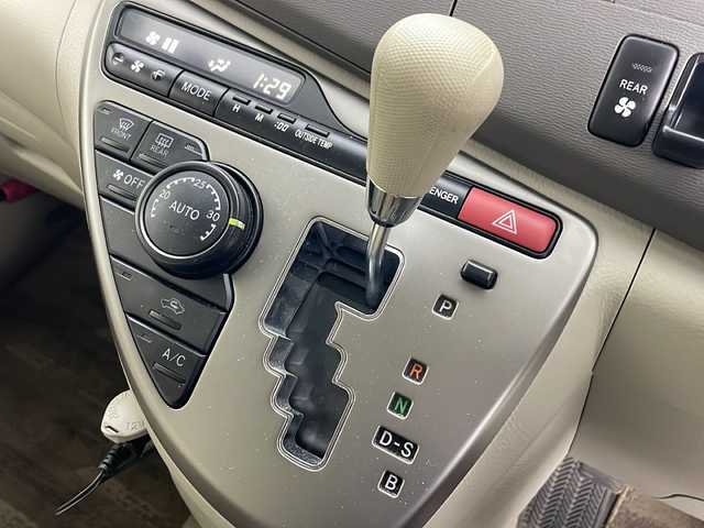 トヨタ アイシス L 道央・札幌 2015(平27)年 2.3万km ブラック ・４WD/・純正ナビ/（CD/DVD/BT/フルセグTV/SD）/・バックカメラ/・片側パワースライドドア/・横滑り防止/・社外ドラレコ/・スマートキー/・プッシュスタート/・スペアキー/・保証書/・取扱説明書