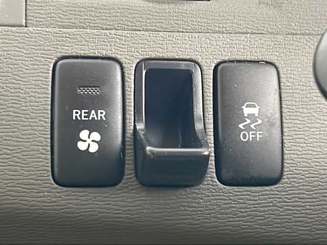 トヨタ アイシス L 道央・札幌 2015(平27)年 2.3万km ブラック ・４WD/・純正ナビ/（CD/DVD/BT/フルセグTV/SD）/・バックカメラ/・片側パワースライドドア/・横滑り防止/・社外ドラレコ/・スマートキー/・プッシュスタート/・スペアキー/・保証書/・取扱説明書